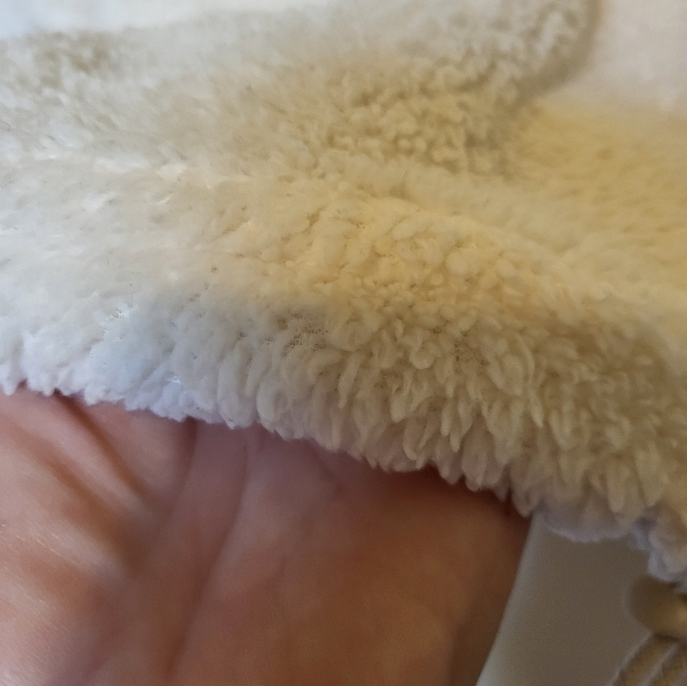 HYFVE Cozy White oversized Fleece crop sherpa hoodie, 1/2 zipper. mall - Picture 10 of 15